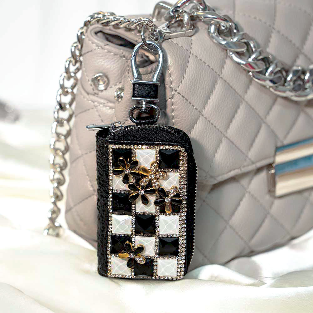 Dainty Flower Crystal keyholder