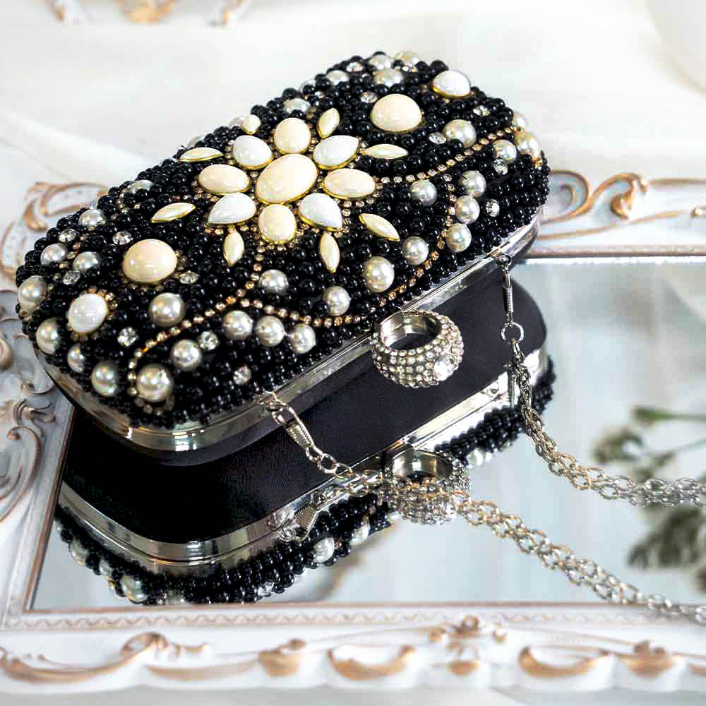 Jazzy Pearl Clutch Bag