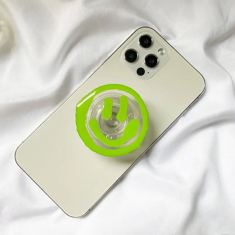 Smiley Art Pop Socket
